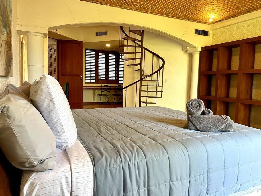 5br Waterfont Private With Pool & Gardens By Solmar Villa