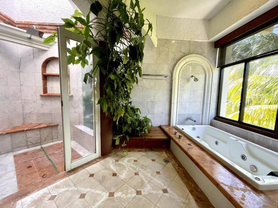 5br Waterfont Private With Pool & Gardens By Solmar