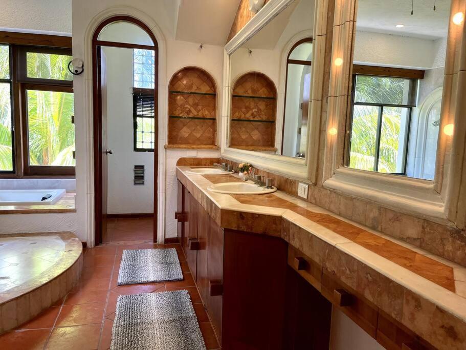 5br Waterfont Private With Pool & Gardens By Solmar *