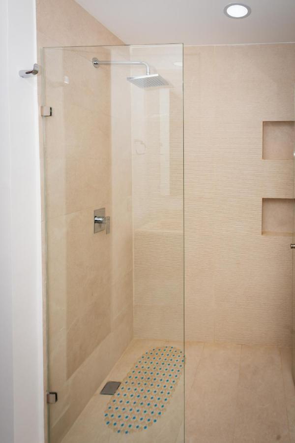 Aloja Oceanview In The Zone Apartment