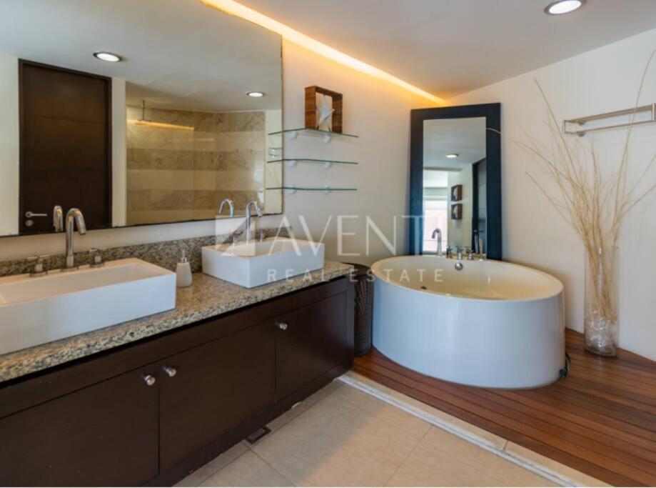 Peninsula Luxury With Ocean Front And Espectacular Views - No Pets Apartamento Cancún