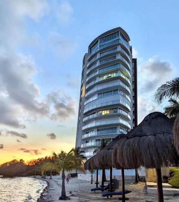 Peninsula Luxury With Ocean Front And Espectacular Views - No Pets *