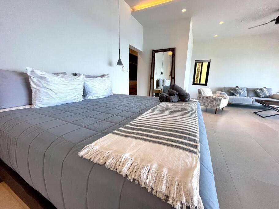 Сasa de vacaciones 6br Modern Oceanfront With Infinity Pool By Solmar *