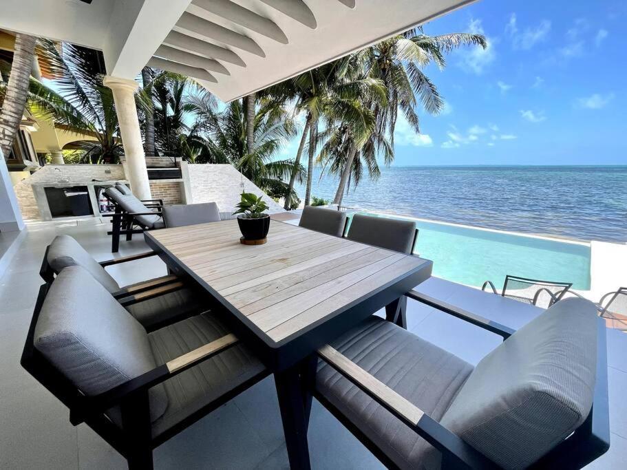 Сasa de vacaciones 6br Modern Oceanfront With Infinity Pool By Solmar