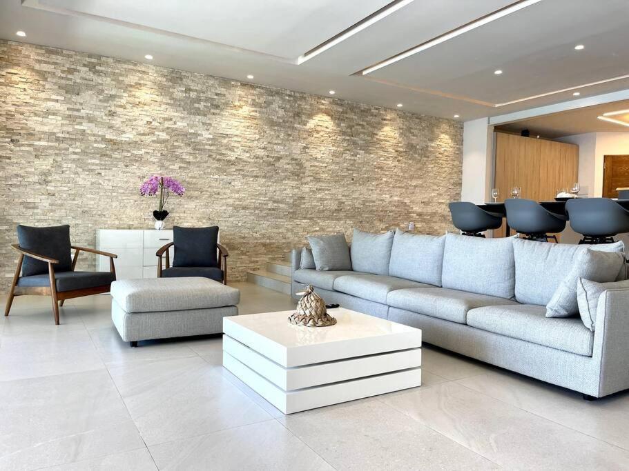 6br Modern Oceanfront With Infinity Pool By Solmar