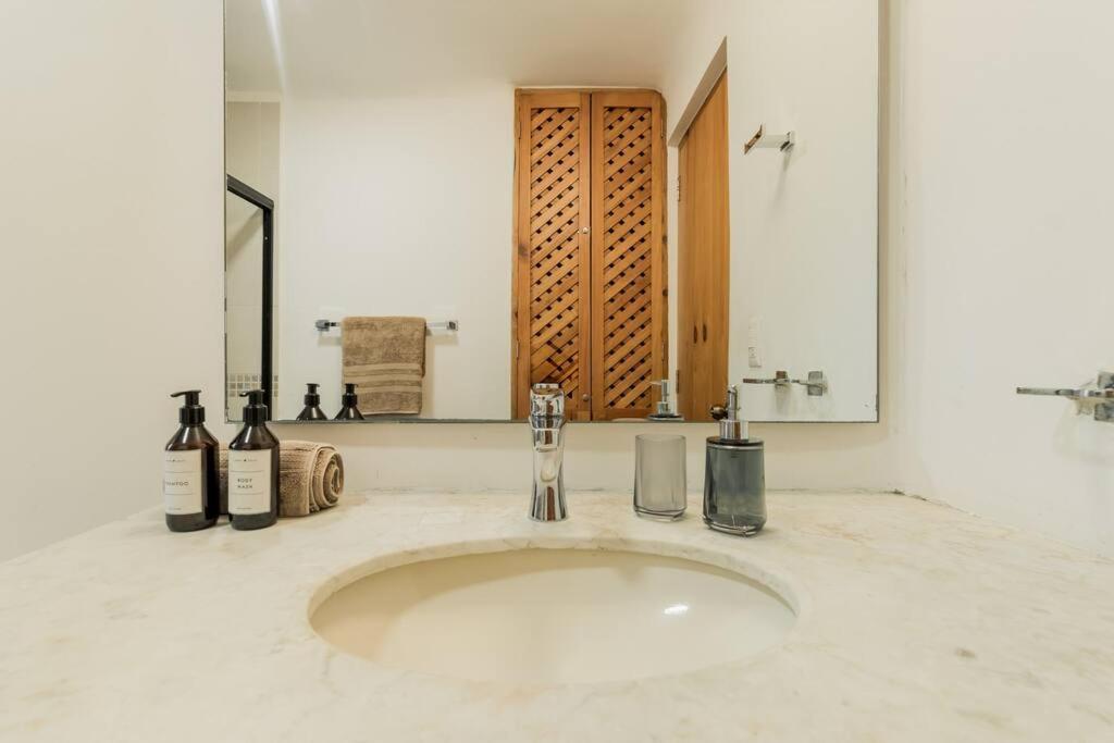 *villa Sicilia Lagoon Front By Casa Paraiso* Villa *