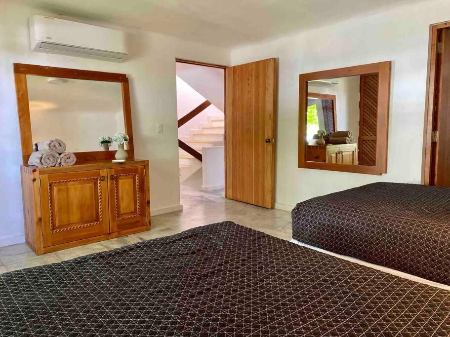 *villa Sicilia Lagoon Front By Casa Paraiso* Villa *
