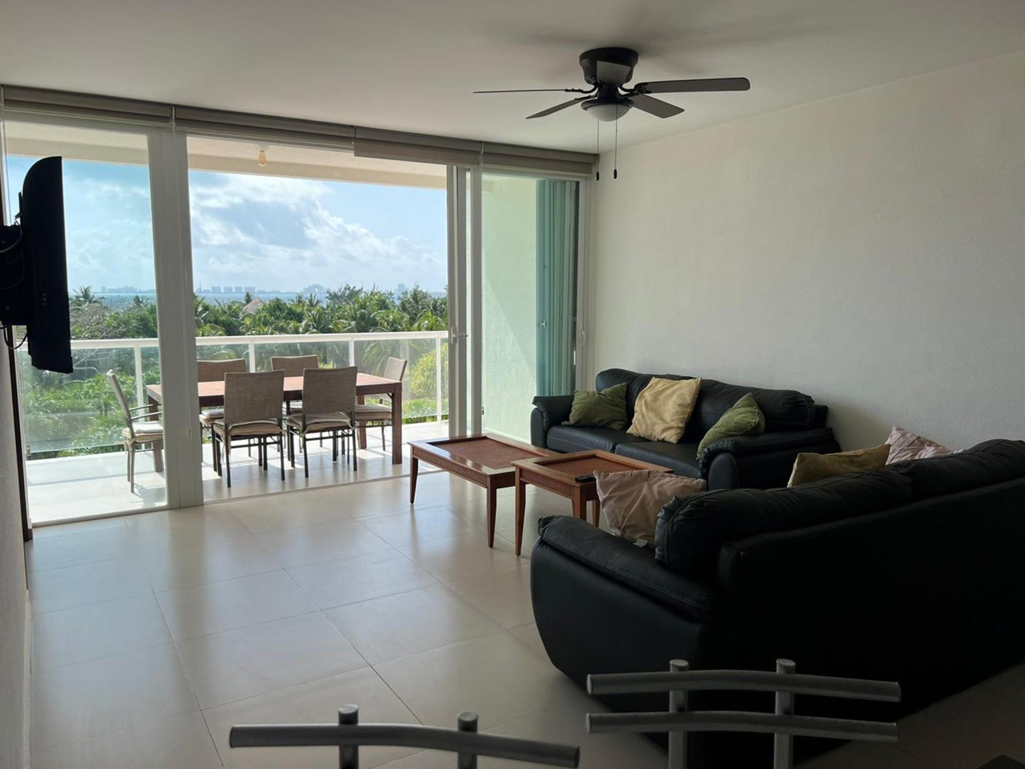 New Beachfront Luxury Apartamento
