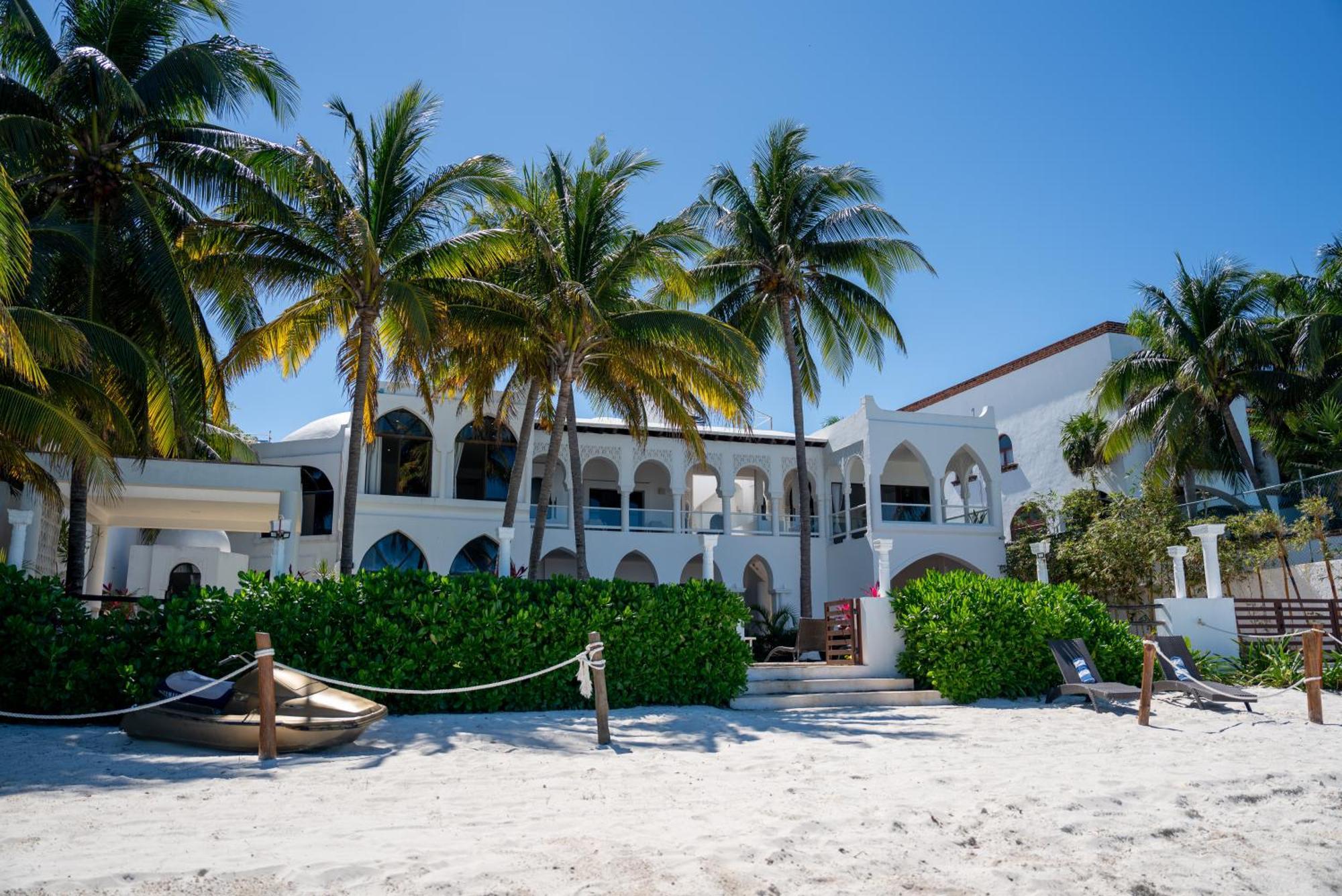 Unique 5br Beachfront W/ Private Pool! Cancún