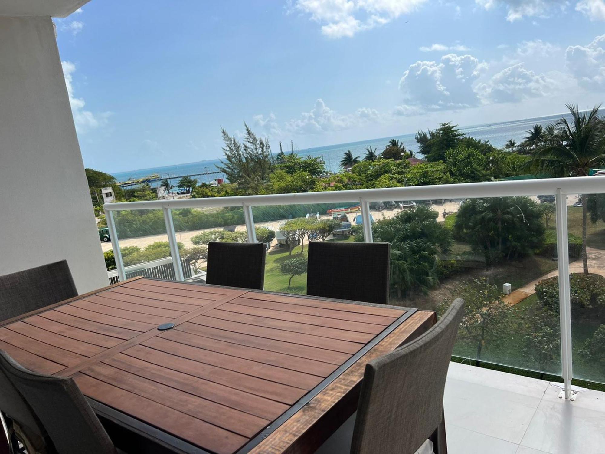 New Beachfront Luxury Apartamento Cancún