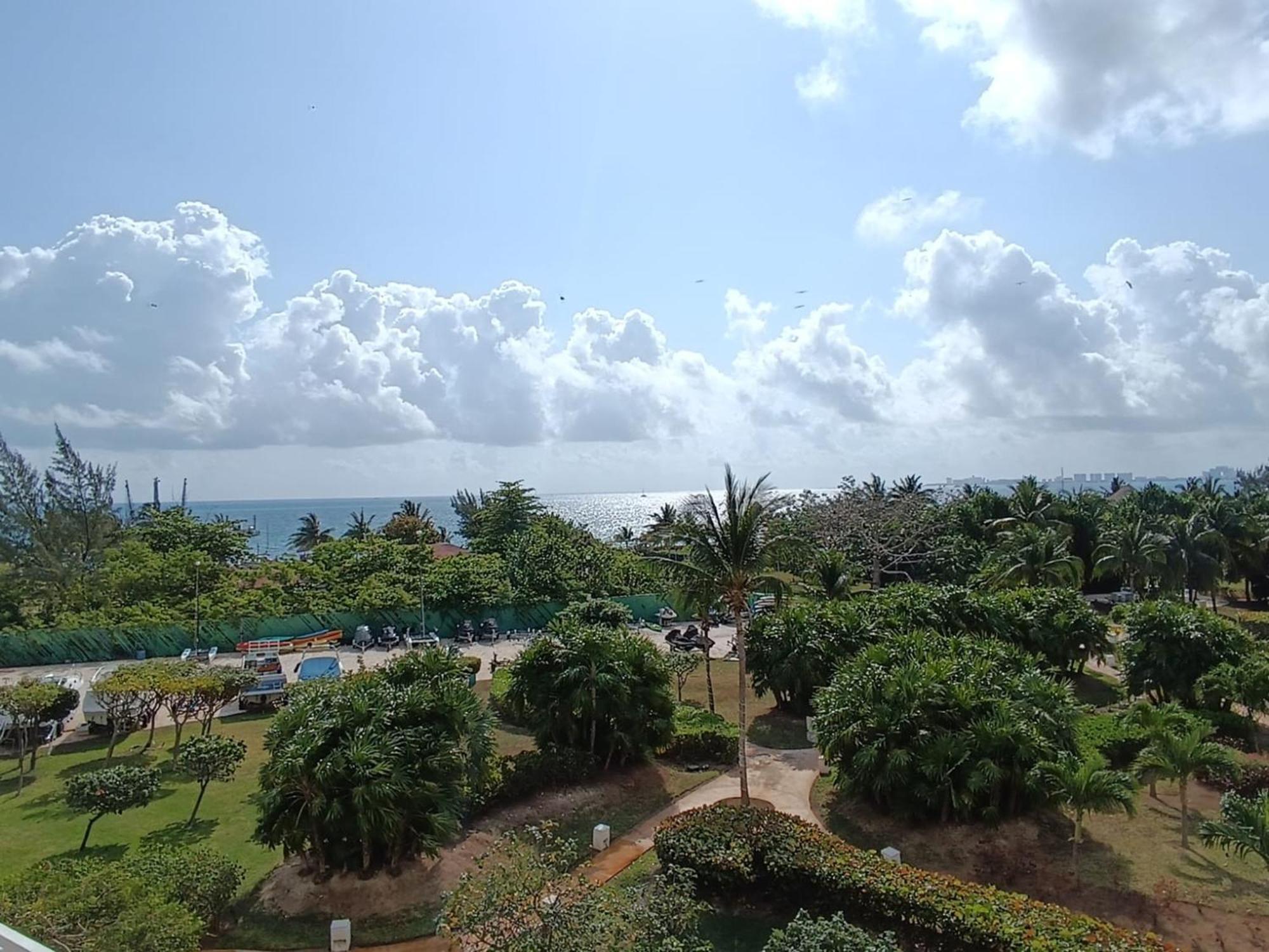 New Beachfront Luxury Apartamento