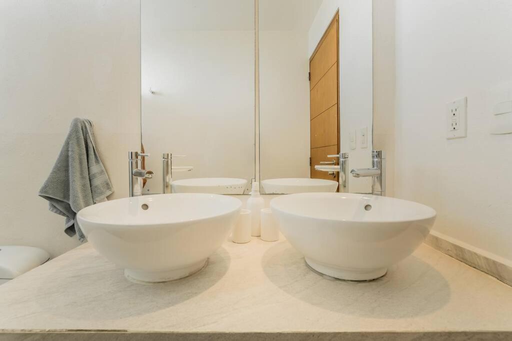 Apartamento *ocean Beachfront 4 Bdr With Pool By Casa Paraiso* *