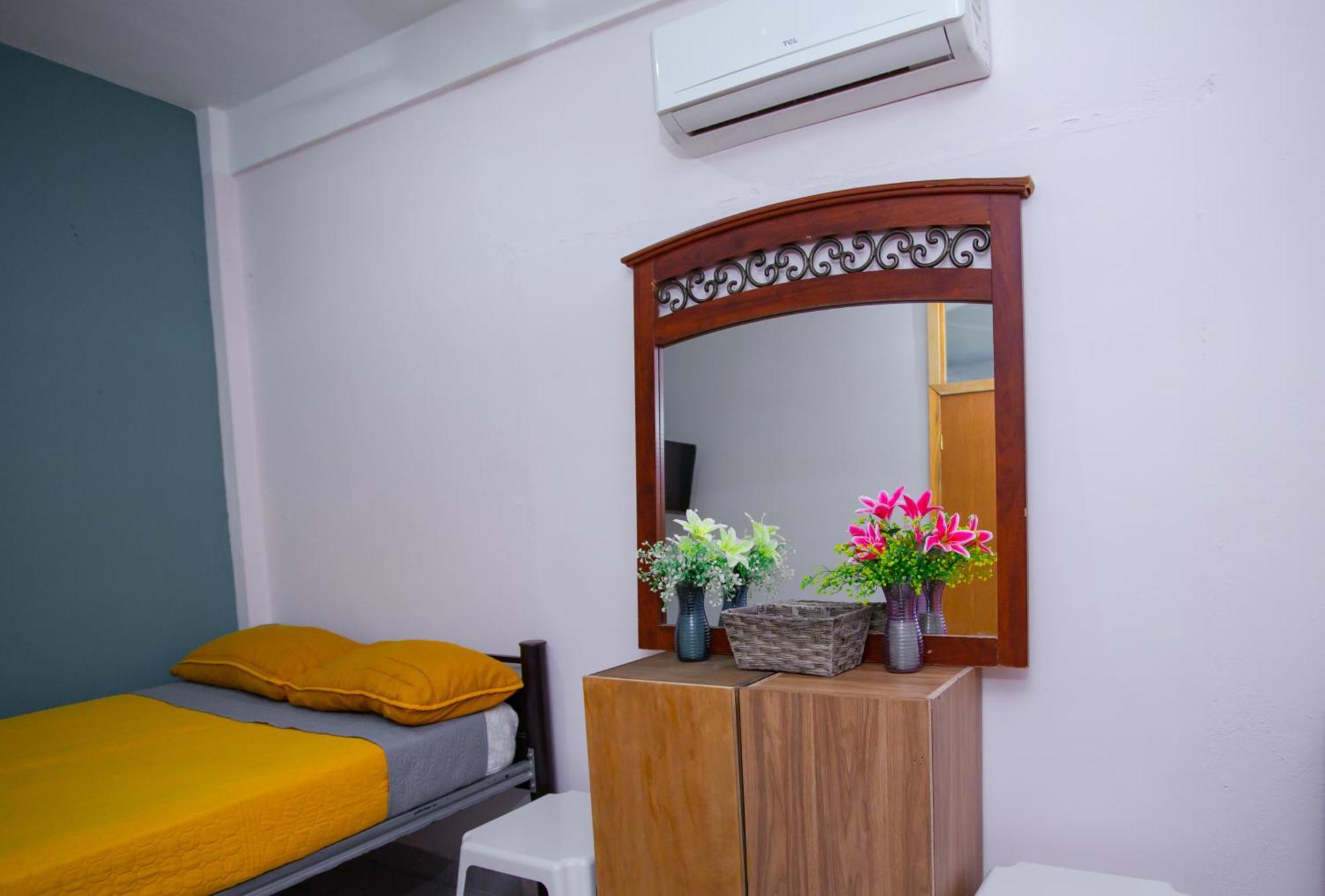 Centrico Y Comodo Departamento, Sobre Avenida Principal En Cancun. Apartment *