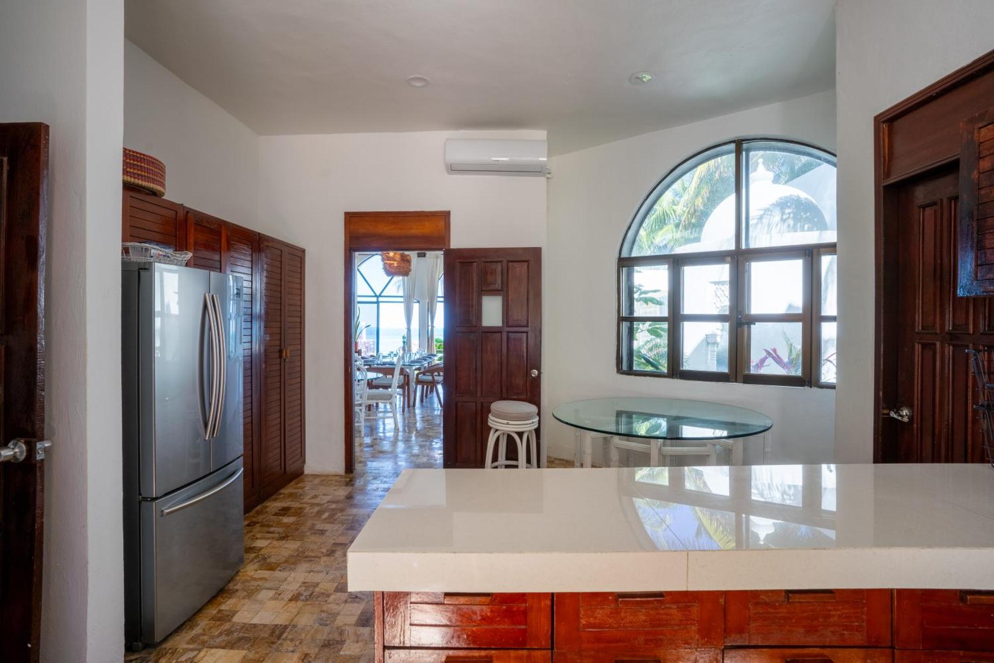 Unique 5br Beachfront W/ Private Pool! Villa Cancún