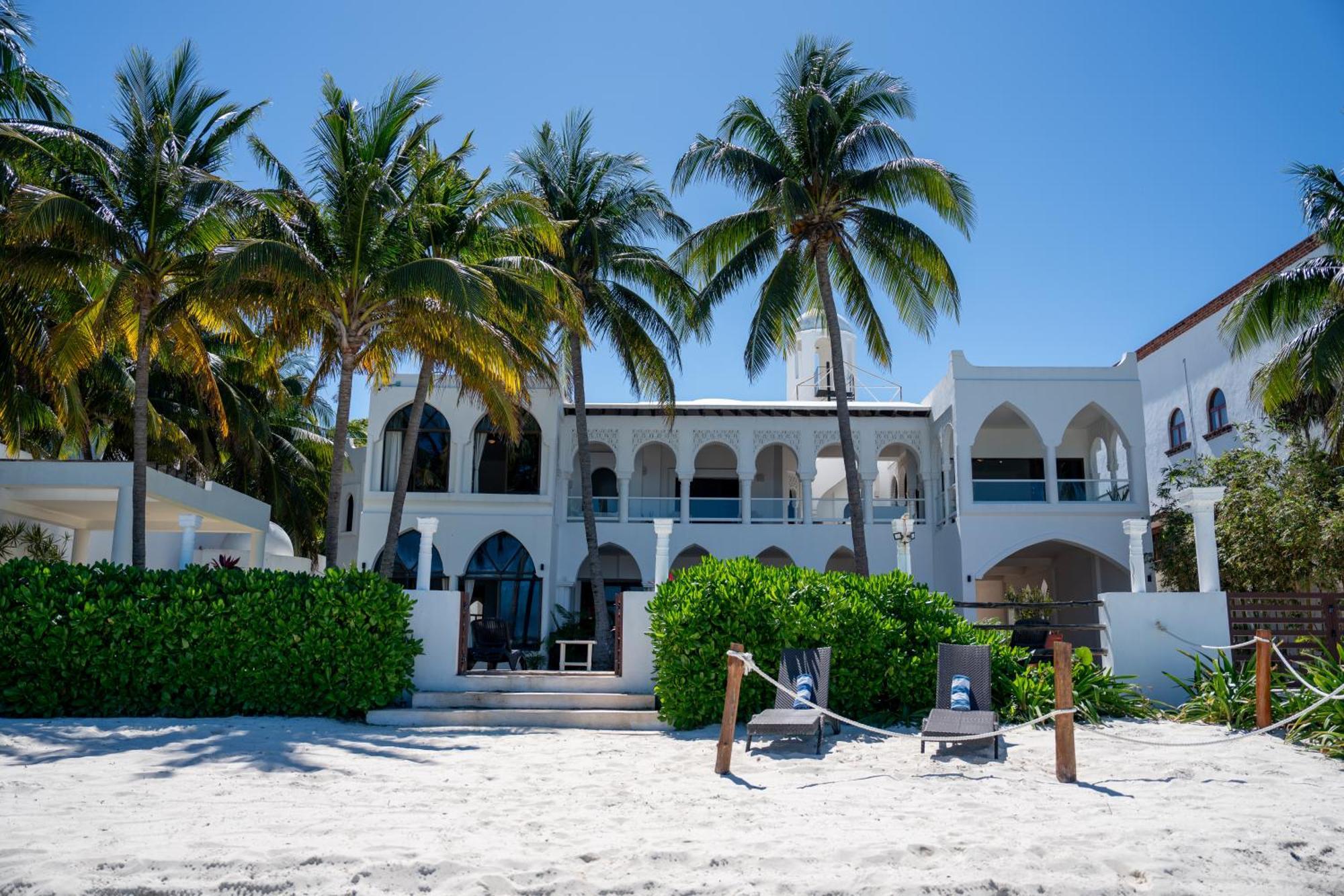 Unique 5br Beachfront W/ Private Pool! Villa Cancún