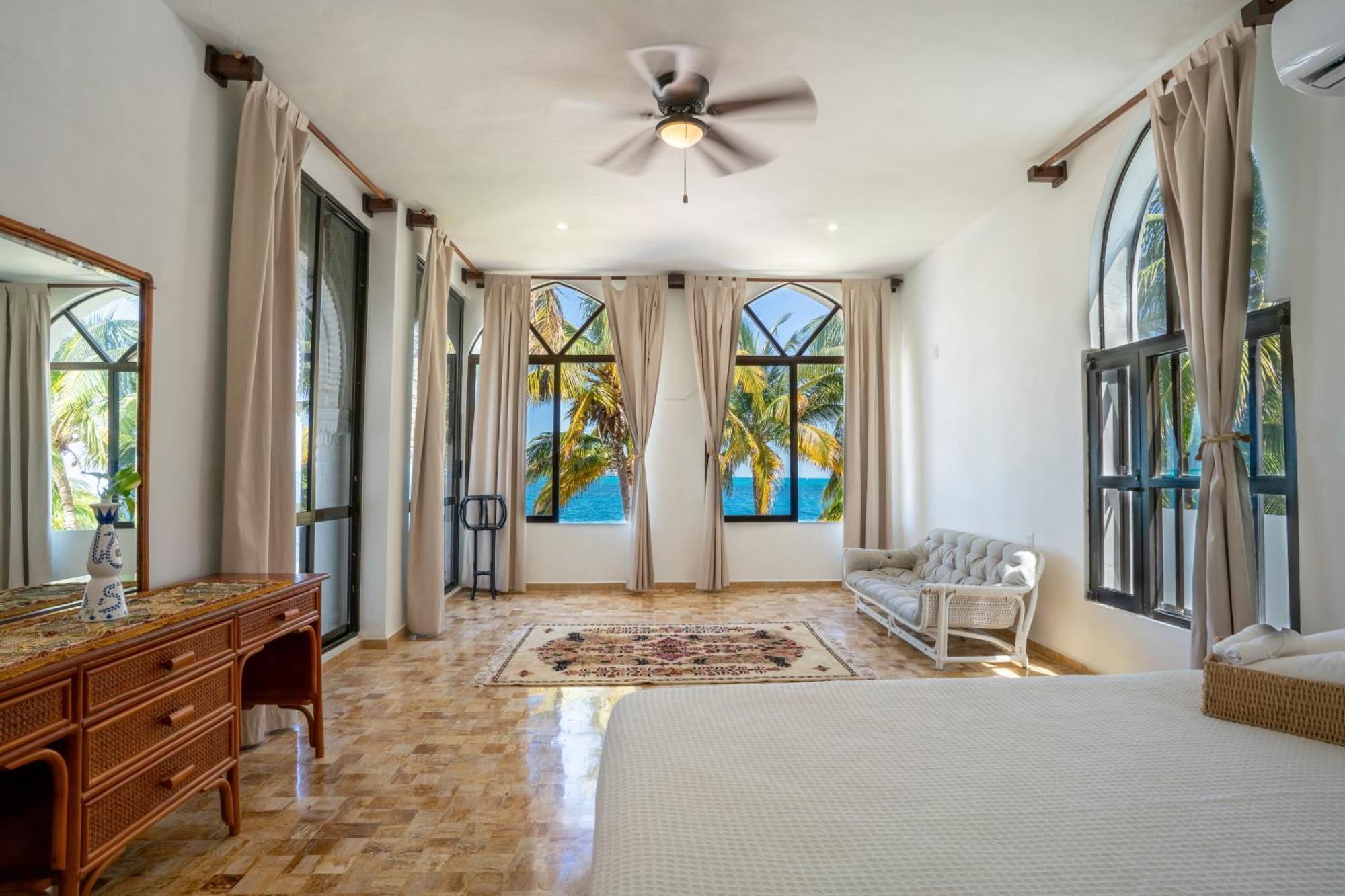 Unique 5br Beachfront W/ Private Pool! Villa *