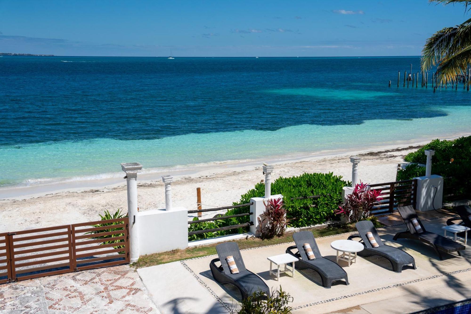 Unique 5br Beachfront W/ Private Pool! Villa