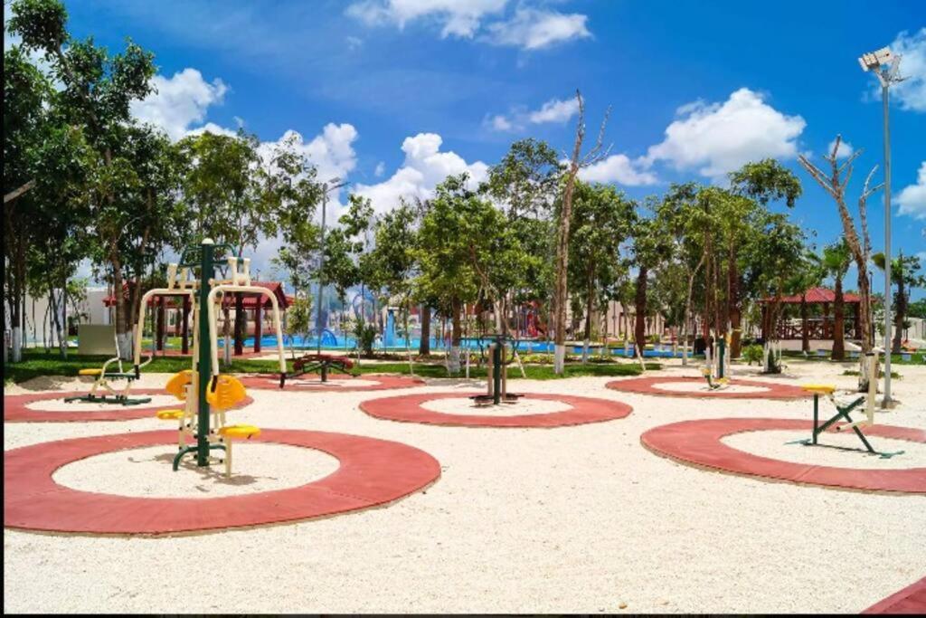 Family With Pool And Water Park Cancún