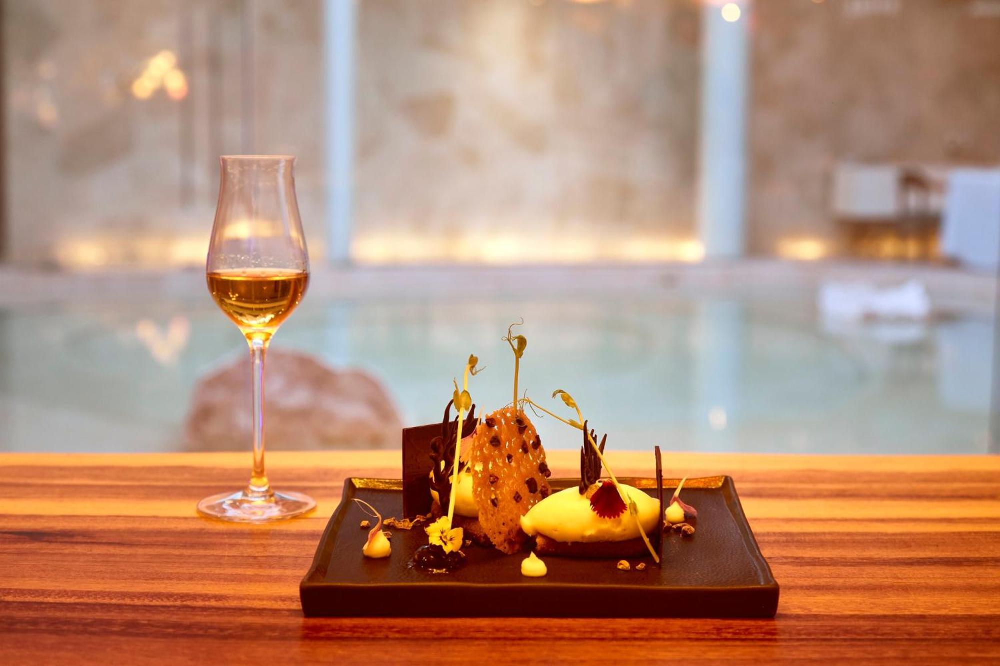 Live Aqua - Adults Only -