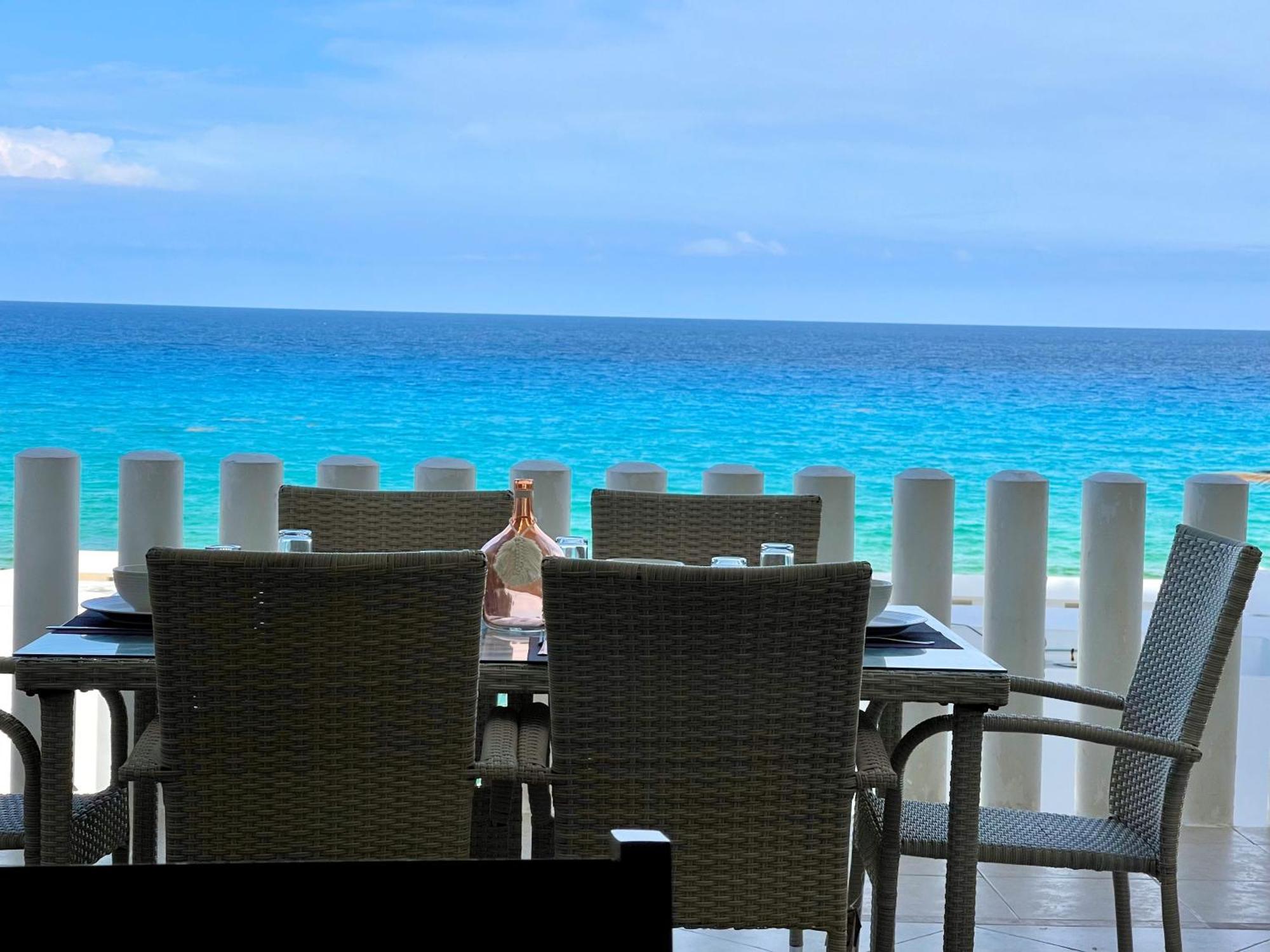 Beachfront With Pool & Stunning Views Сasa de vacaciones