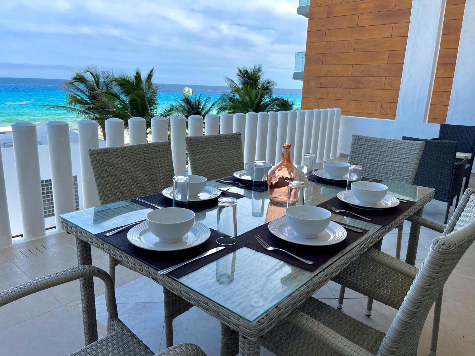Beachfront With Pool & Stunning Views Сasa de vacaciones Cancún