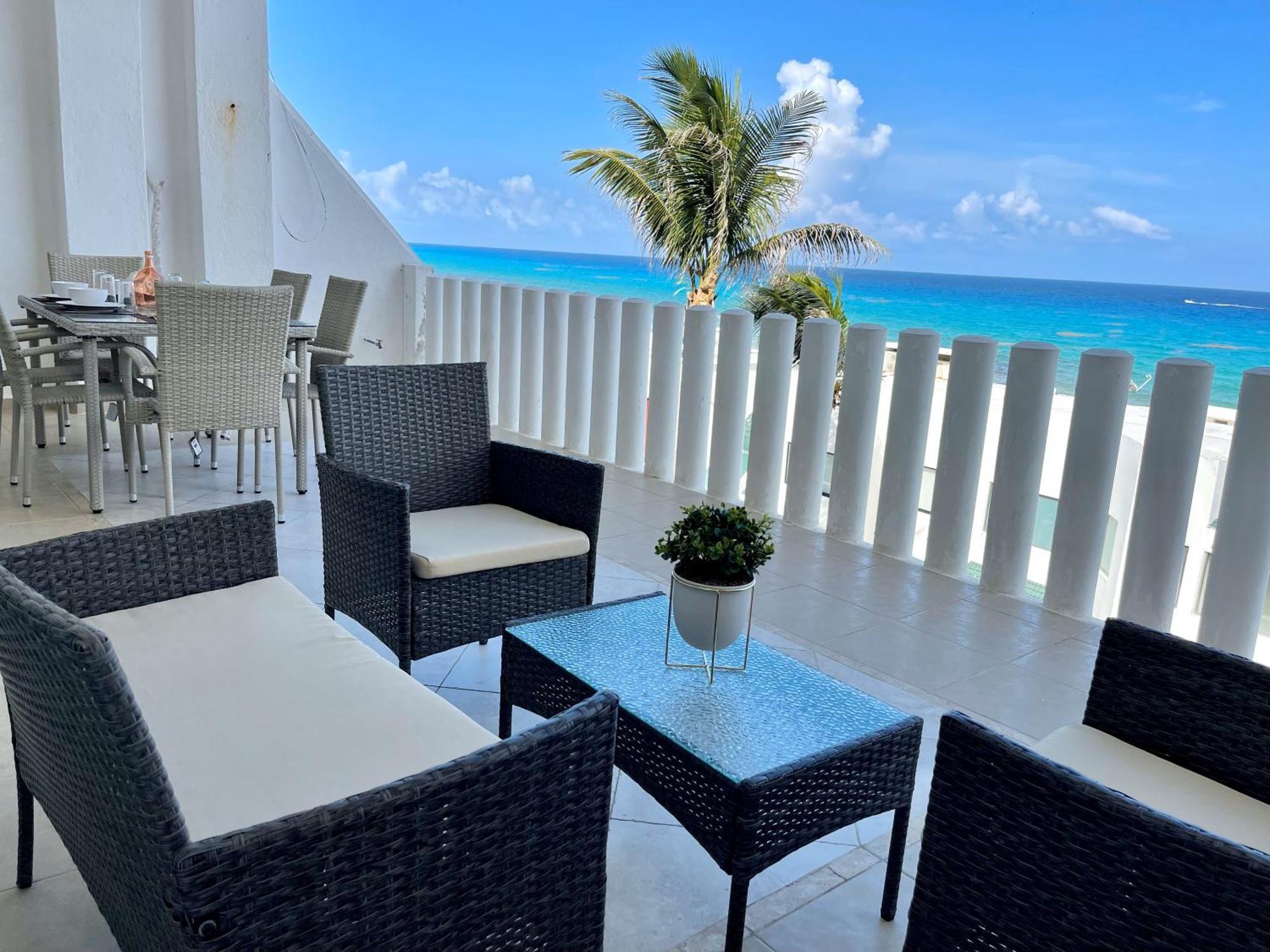 Beachfront With Pool & Stunning Views Сasa de vacaciones Cancún