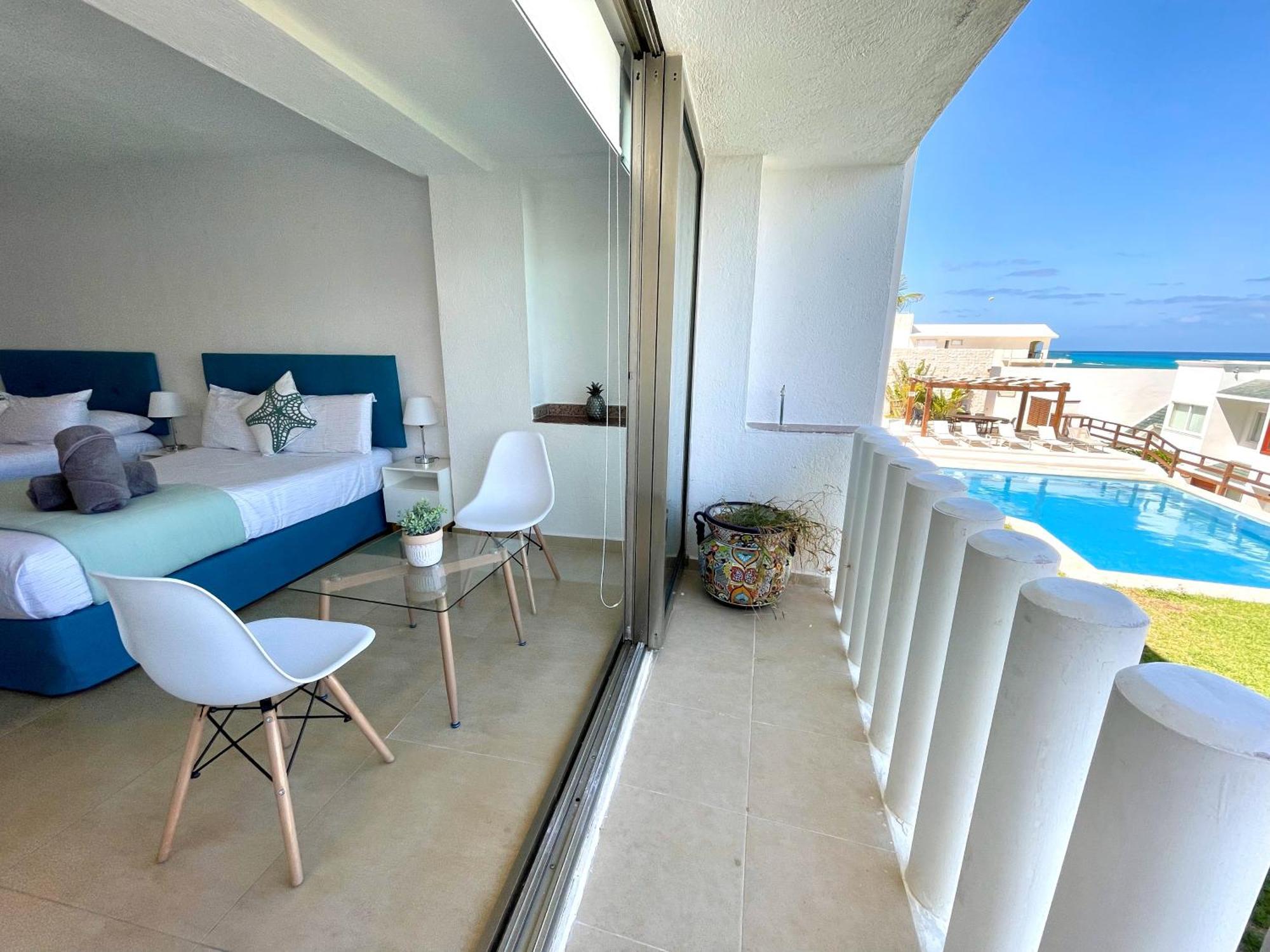 Beachfront With Pool & Stunning Views Сasa de vacaciones