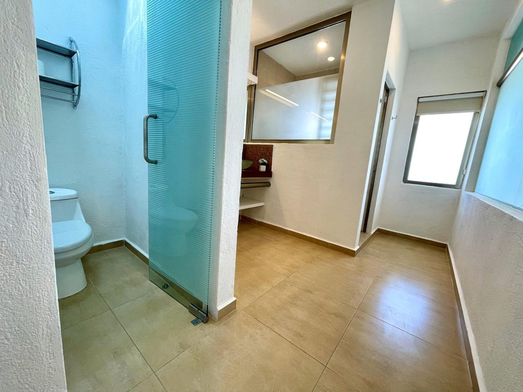 Beachfront With Pool & Stunning Views Сasa de vacaciones