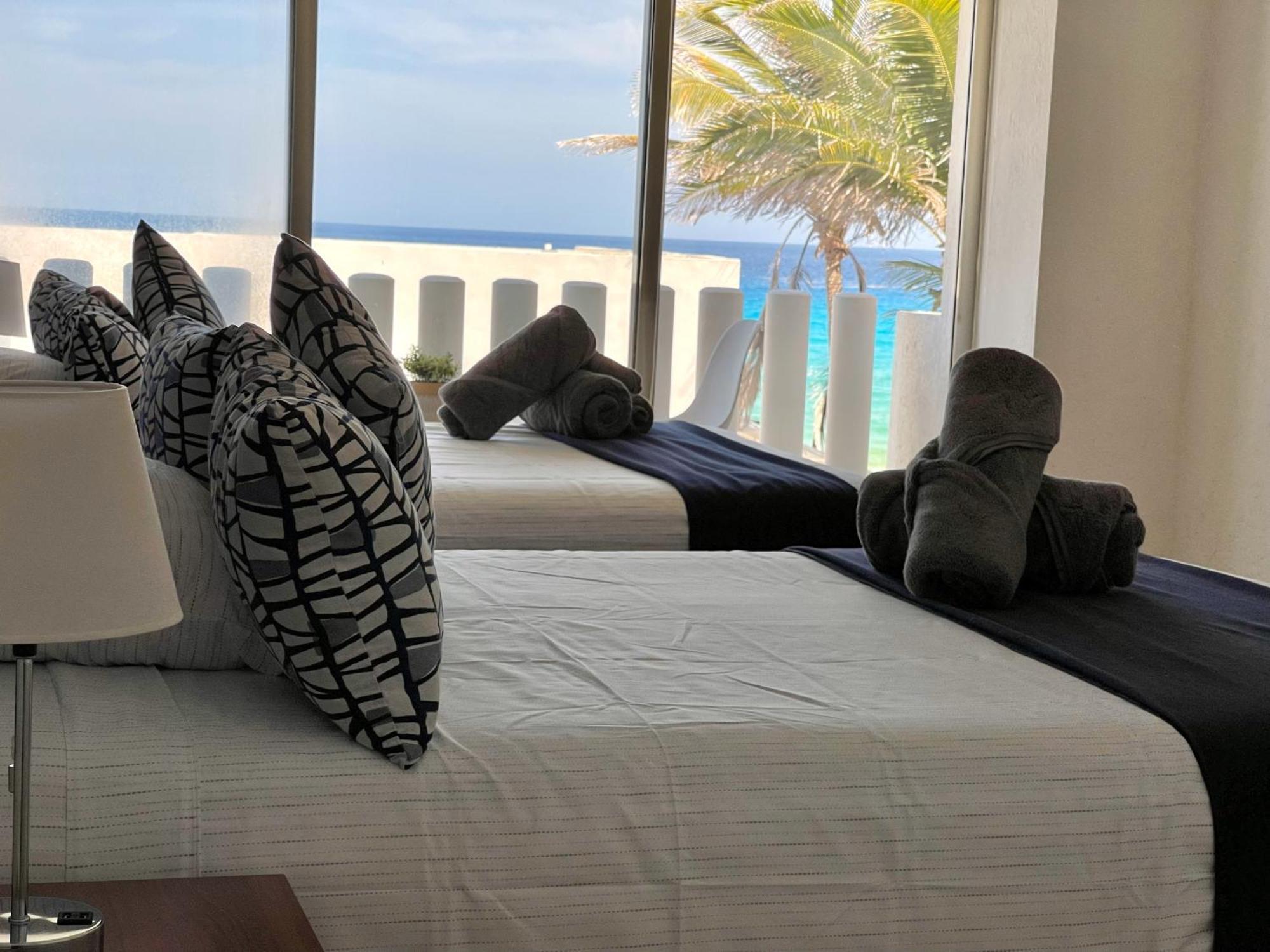 Beachfront With Pool & Stunning Views Сasa de vacaciones