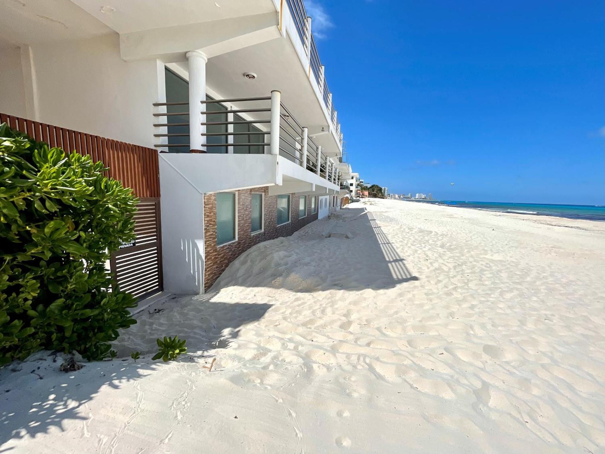 Beachfront With Pool & Stunning Views * Cancún