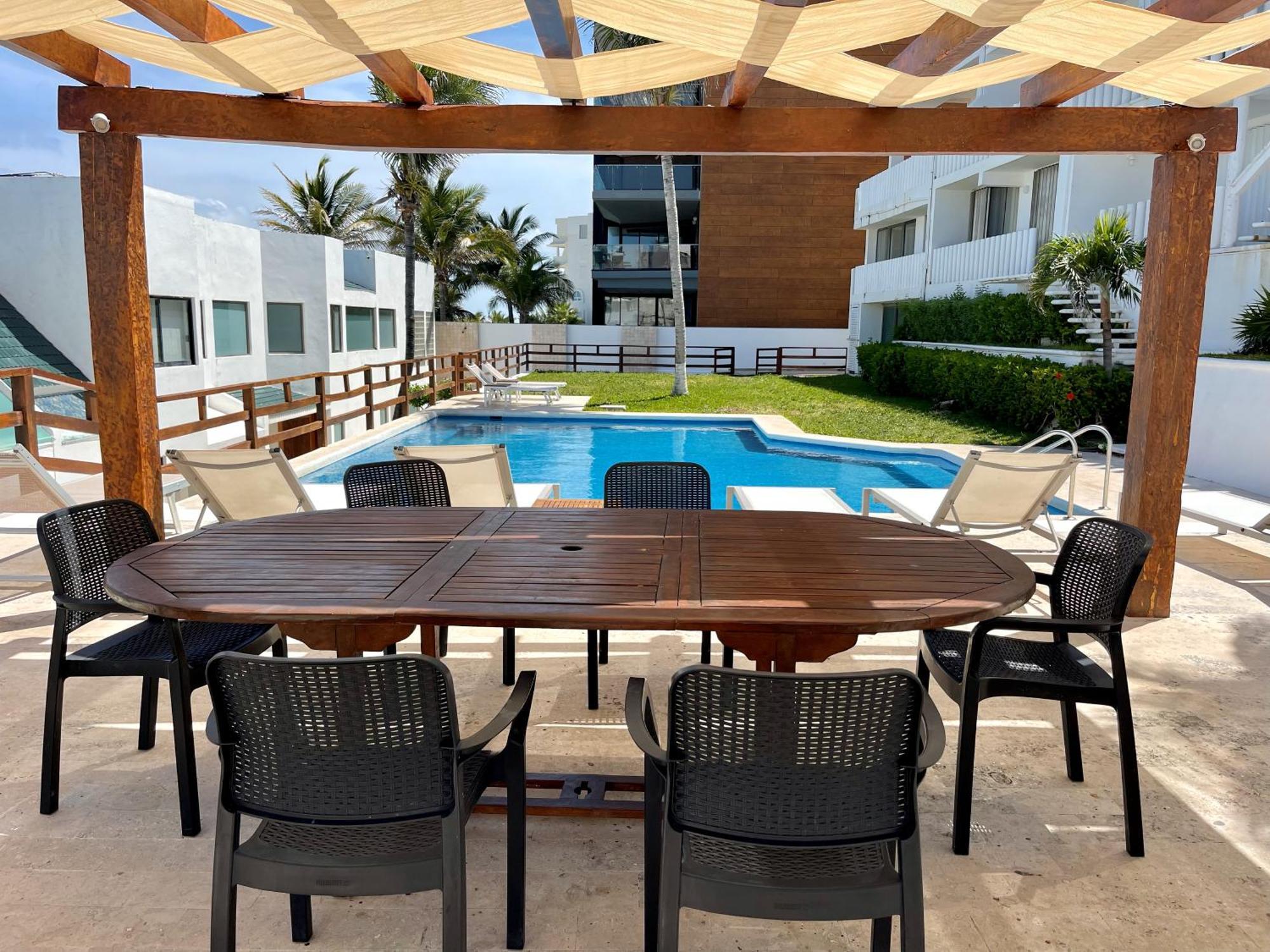 Beachfront With Pool & Stunning Views Сasa de vacaciones Cancún