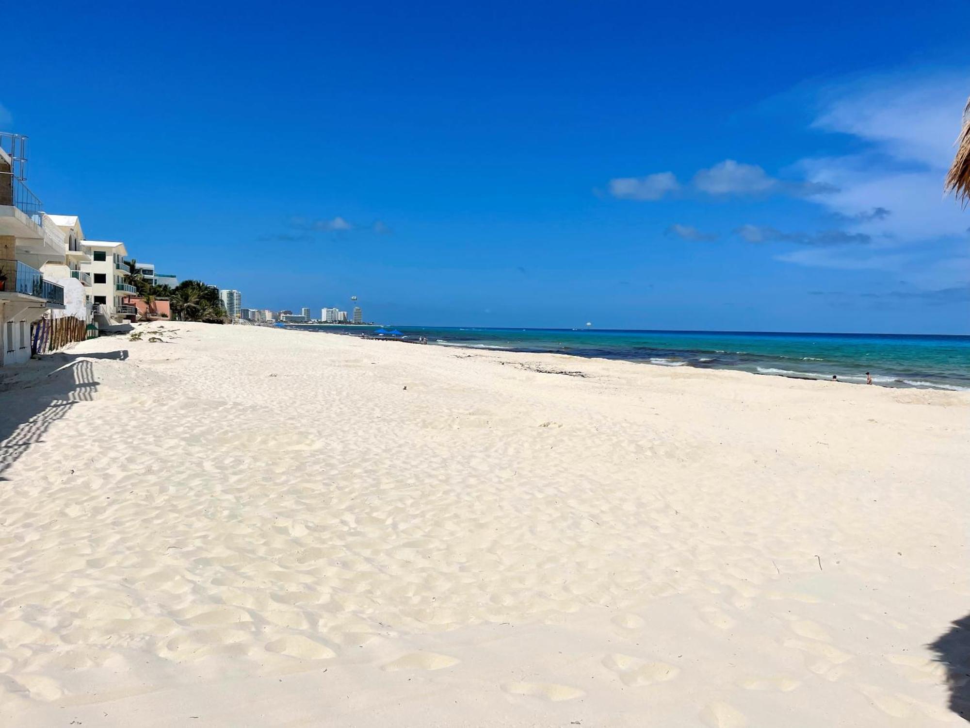 Beachfront With Pool & Stunning Views Сasa de vacaciones *