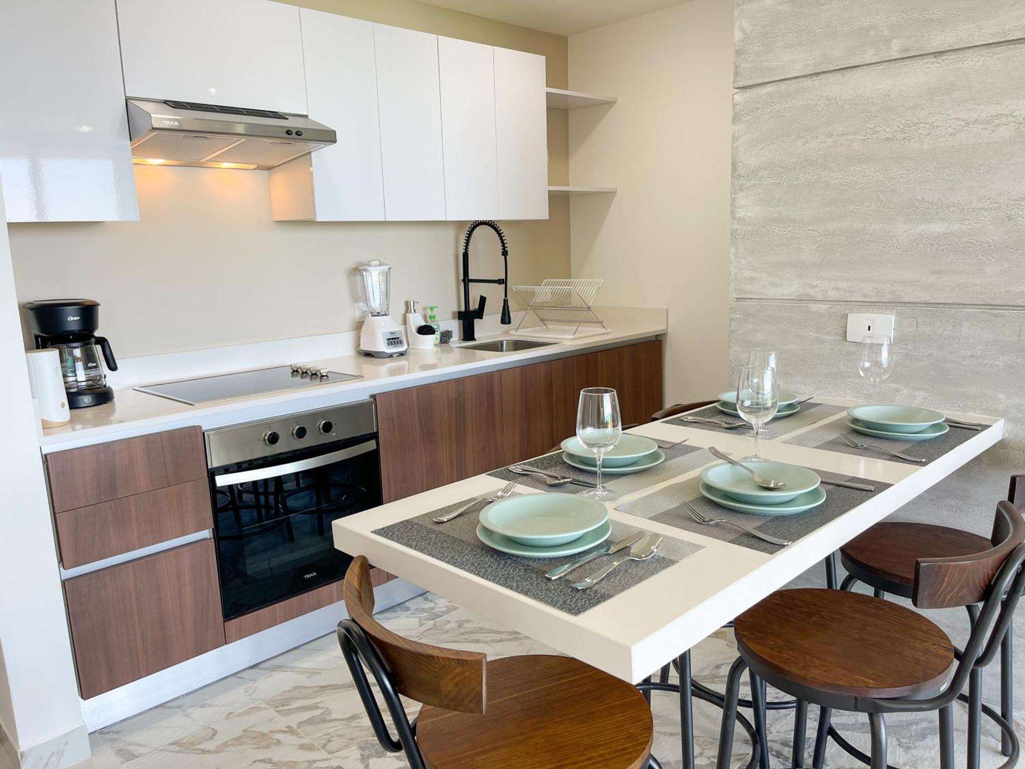 2br Oceanfront Luxury In The Zone *