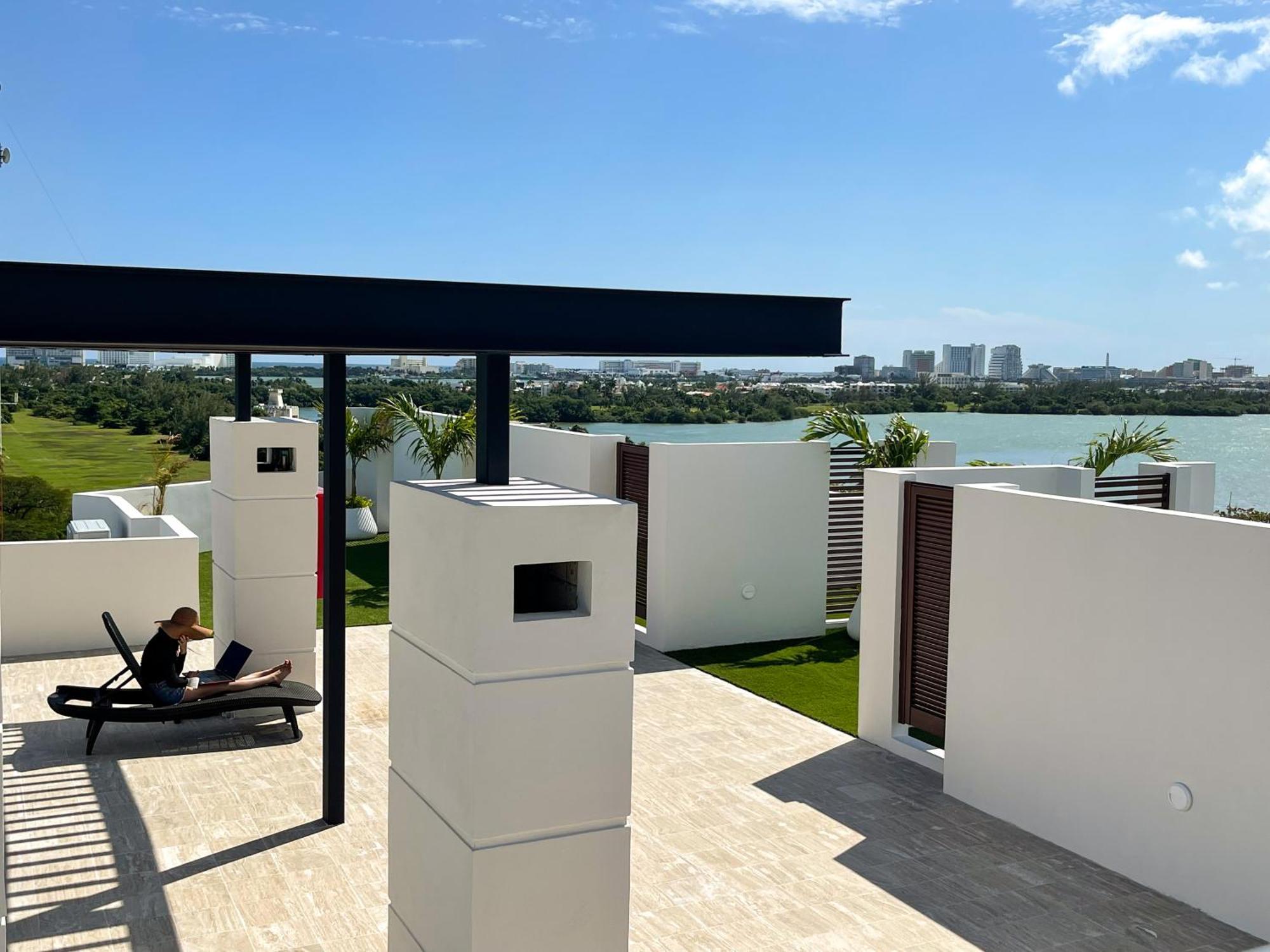 2br Oceanfront Luxury In The Zone *
