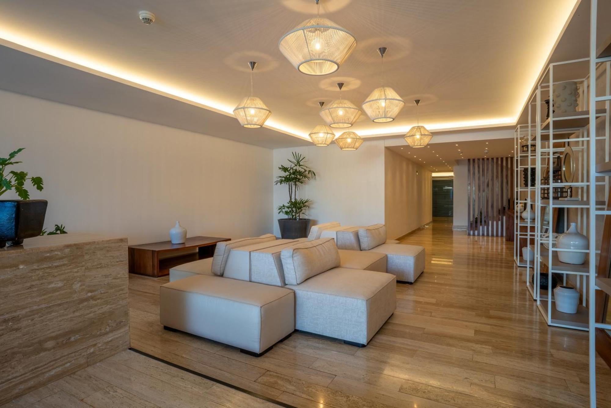 Apartamento 3br Luxury Oceanfront W Pool, Gym & Views *