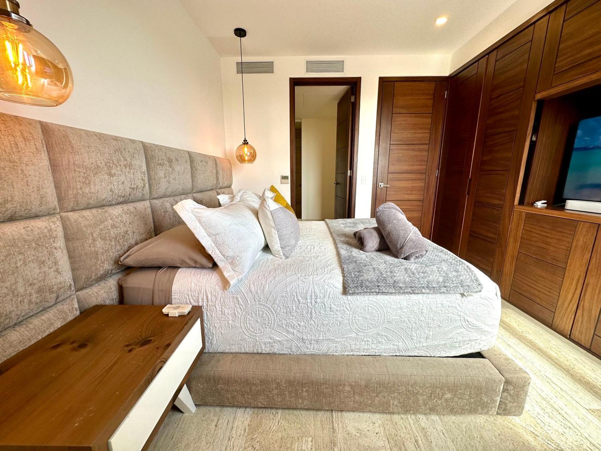 Apartamento 3br Luxury Oceanfront W Pool, Gym & Views