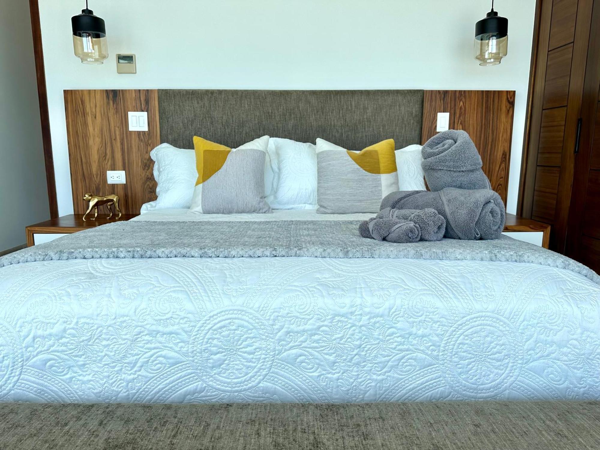 3br Luxury Oceanfront W Pool, Gym & Views Apartamento Cancún