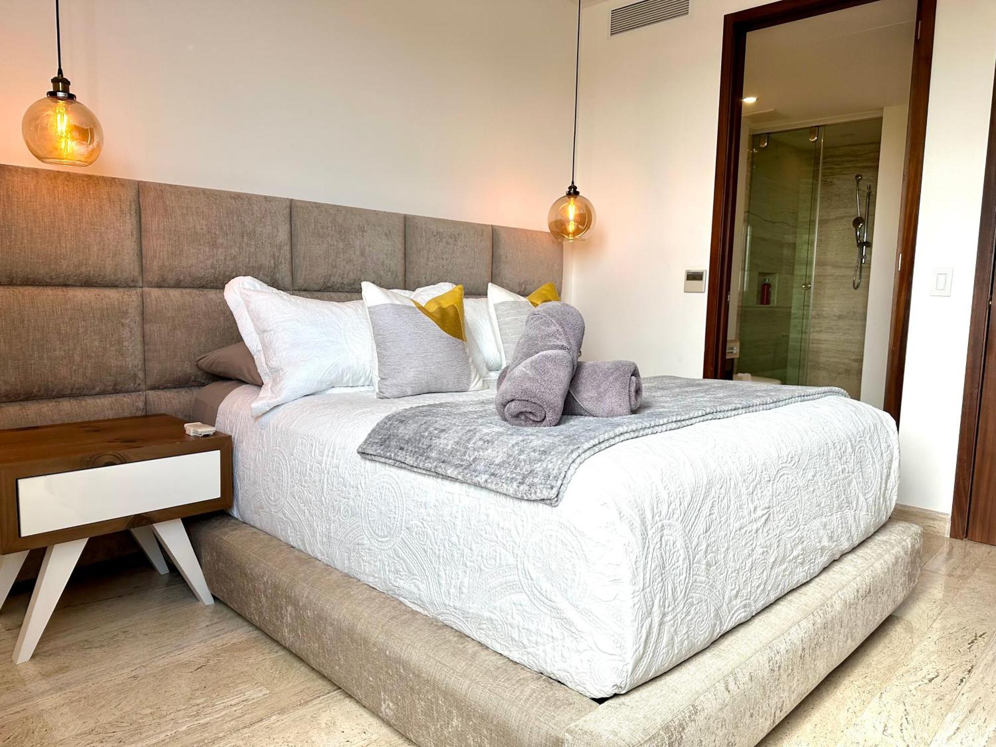 3br Luxury Oceanfront W Pool, Gym & Views Apartamento