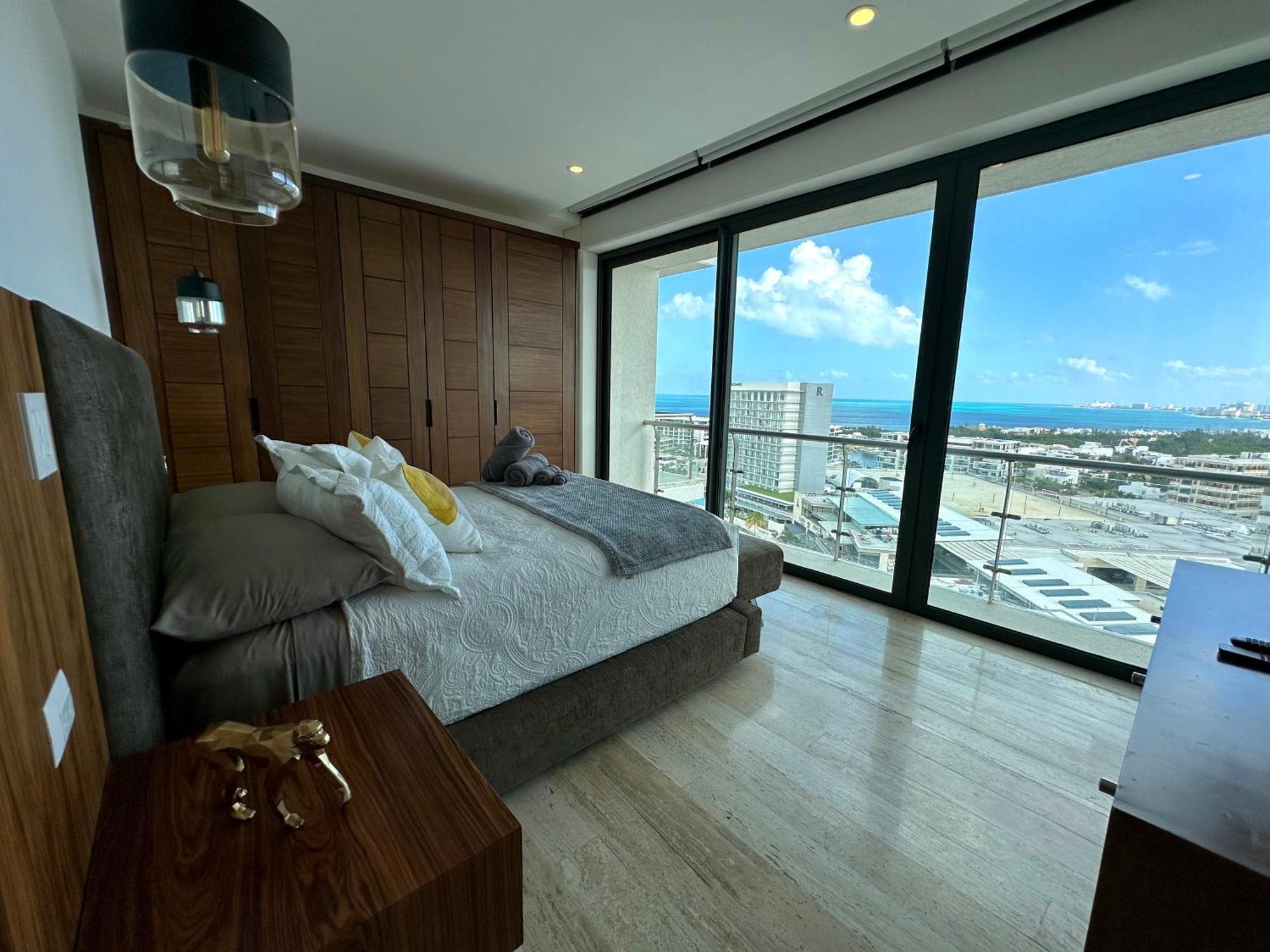 3br Luxury Oceanfront W Pool, Gym & Views *