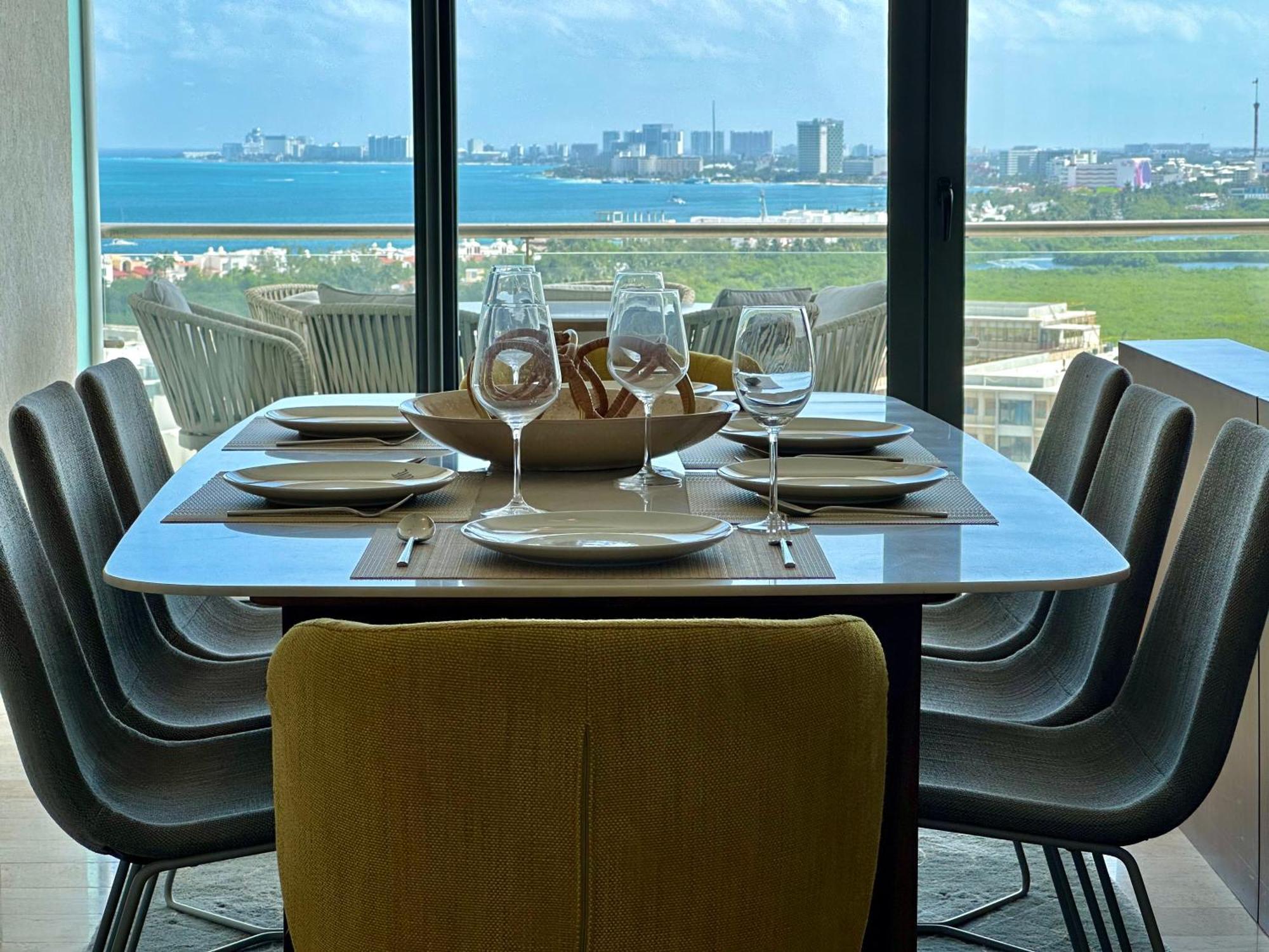 3br Luxury Oceanfront W Pool, Gym & Views Apartamento Cancún
