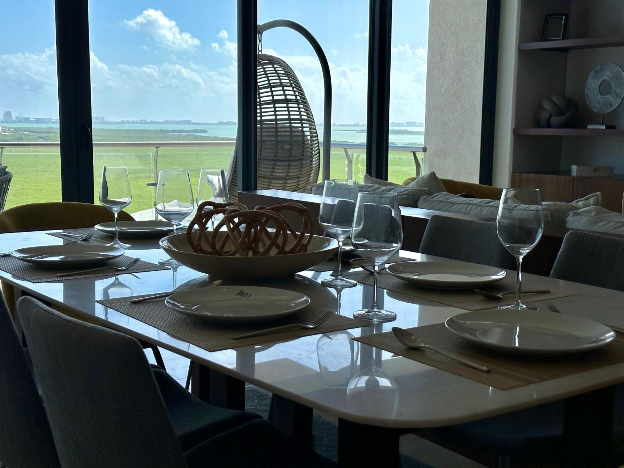 3br Luxury Oceanfront W Pool, Gym & Views Apartamento