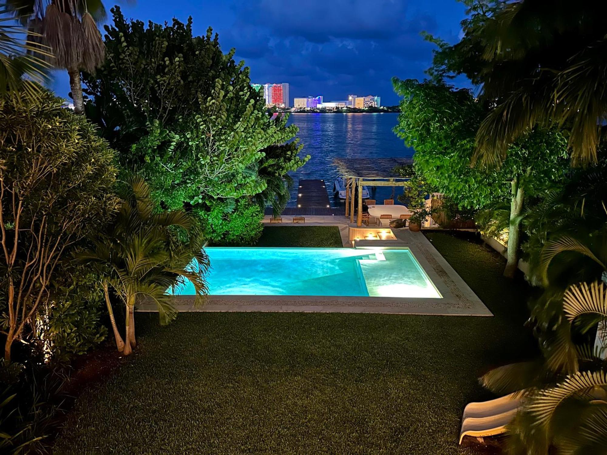 Villa 4br Lakefront With Private Pool By Solmar