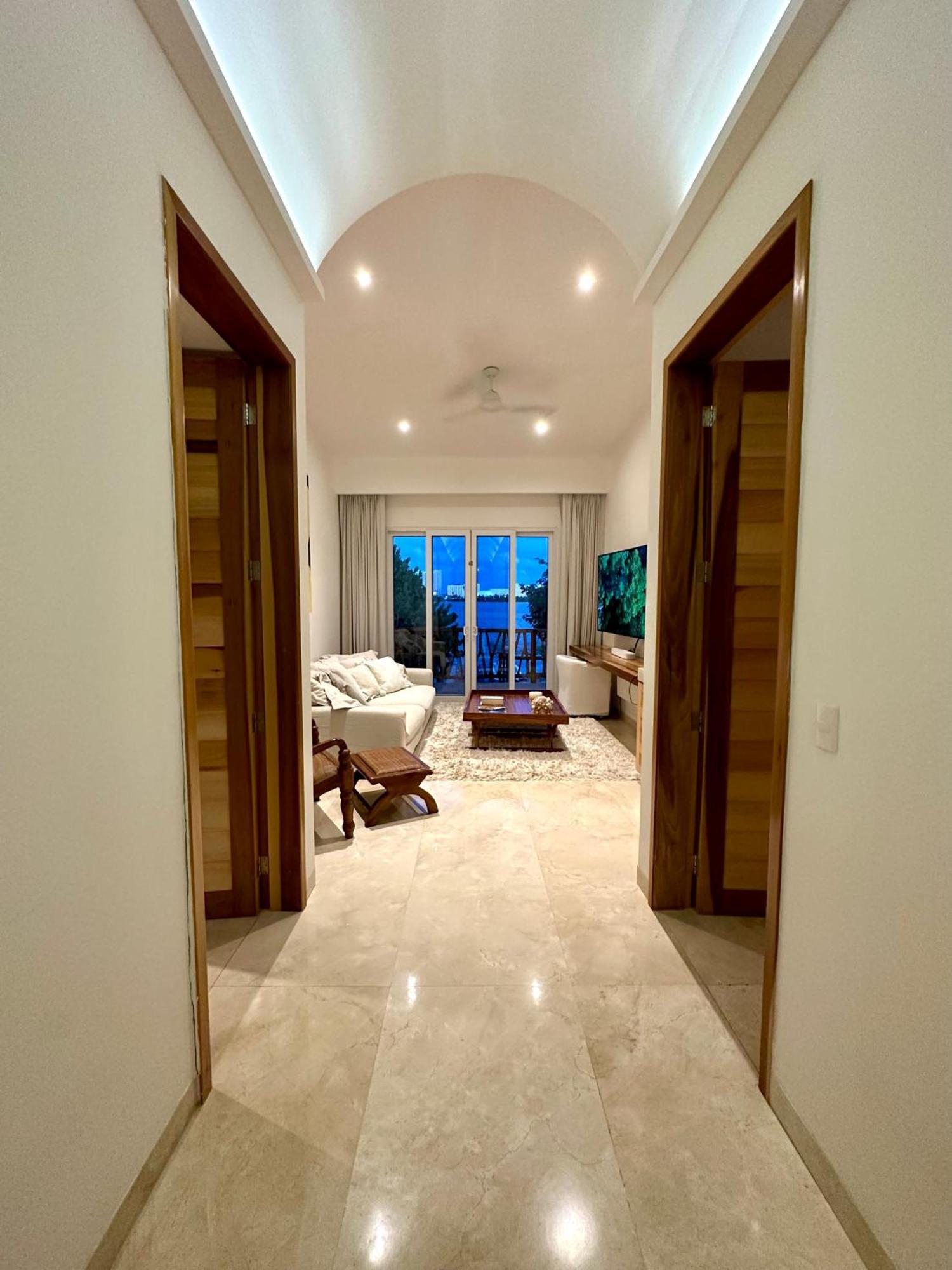 4br Lakefront With Private Pool By Solmar