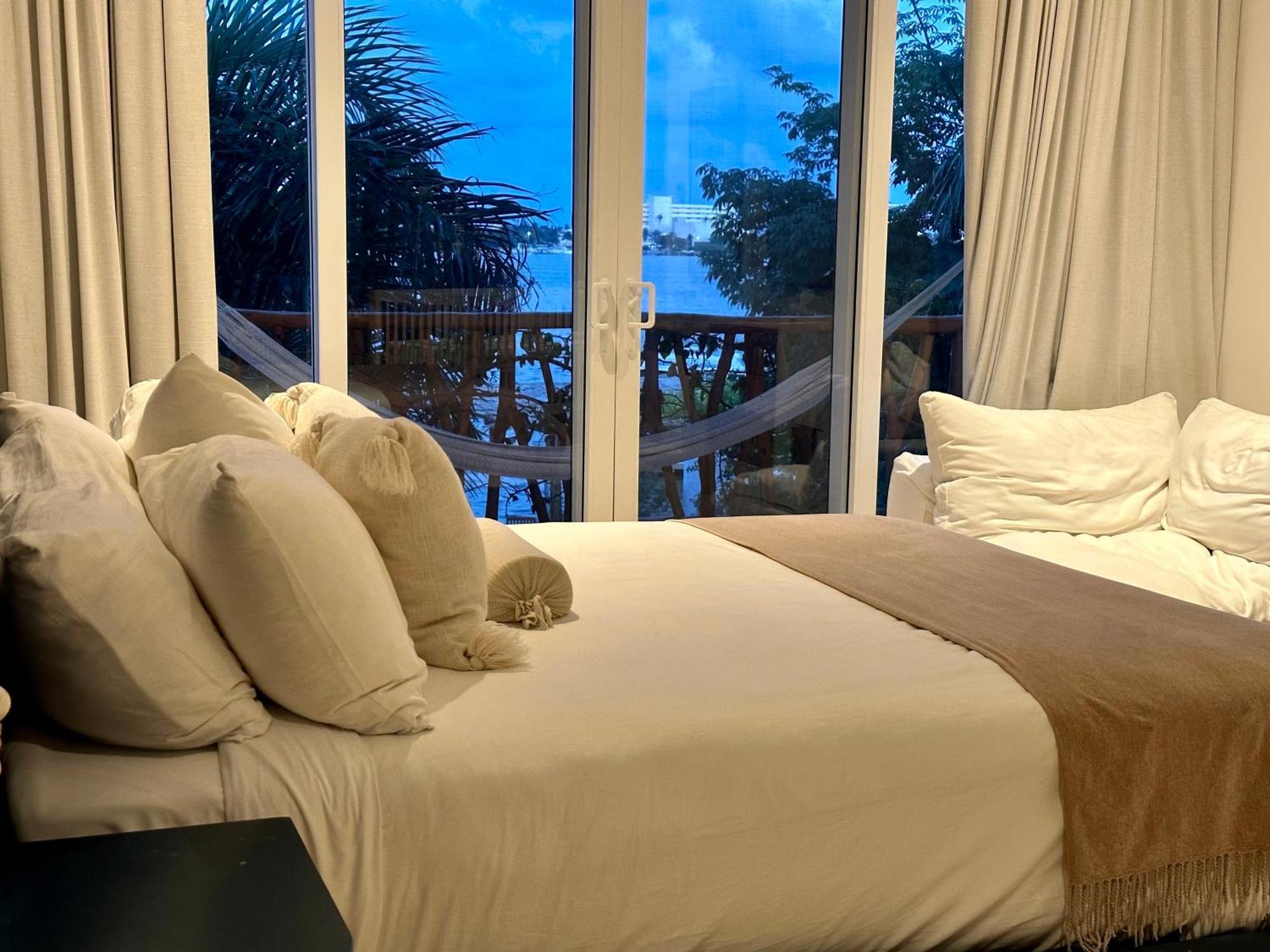 4br Lakefront With Private Pool By Solmar