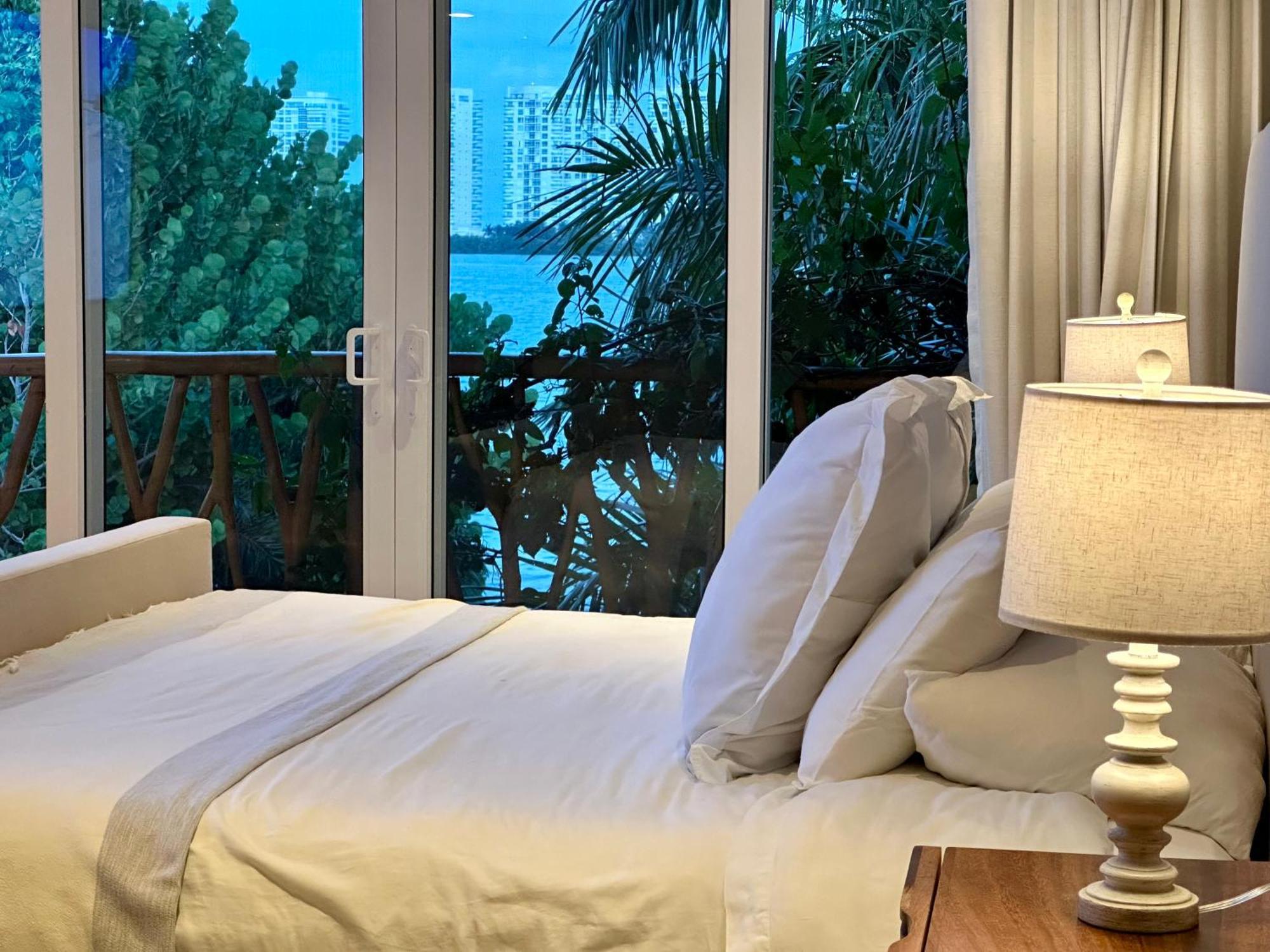 4br Lakefront With Private Pool By Solmar Villa