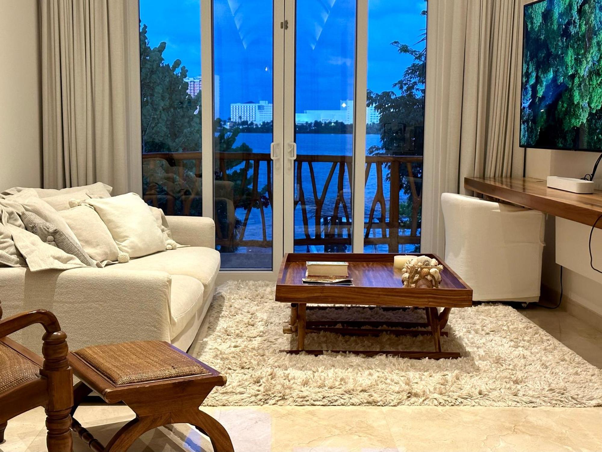Villa 4br Lakefront With Private Pool By Solmar *