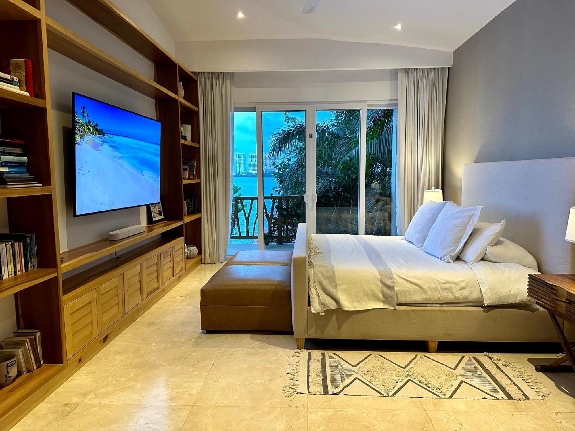 4br Lakefront With Private Pool By Solmar
