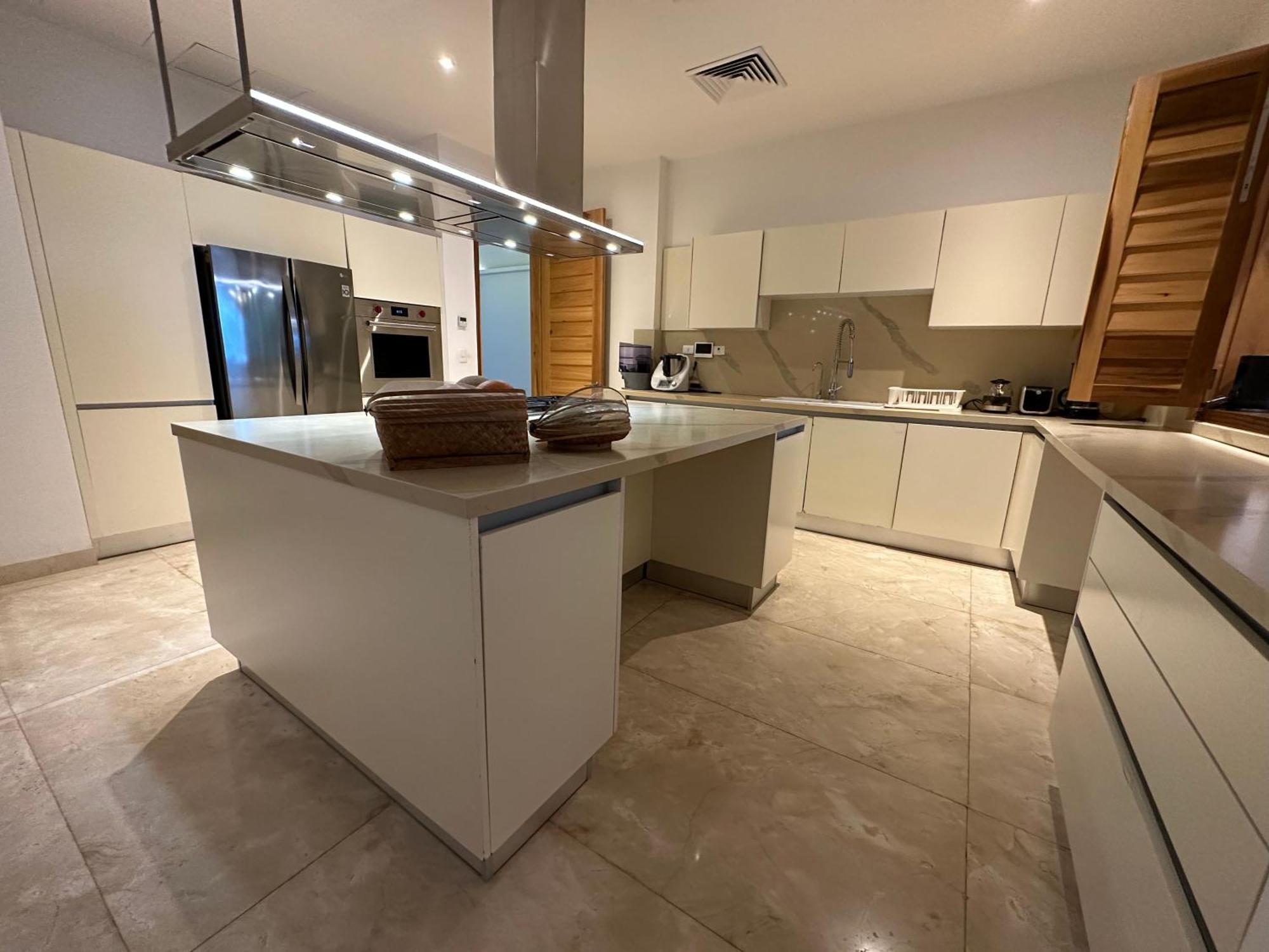 4br Lakefront With Private Pool By Solmar