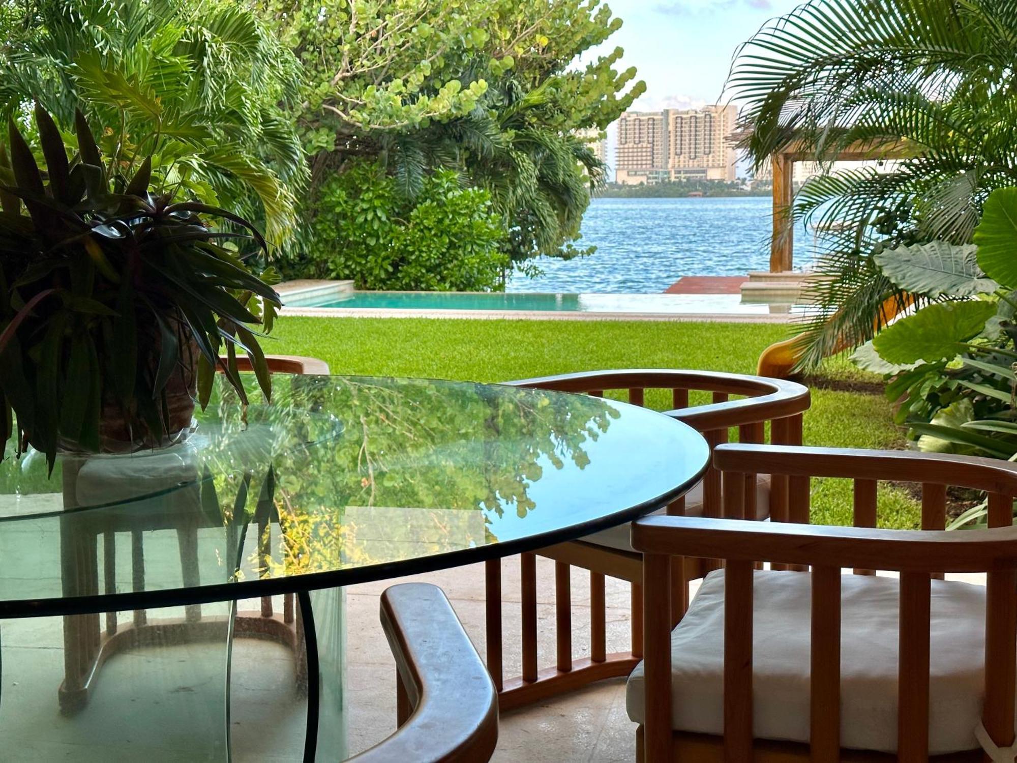 Villa 4br Lakefront With Private Pool By Solmar *