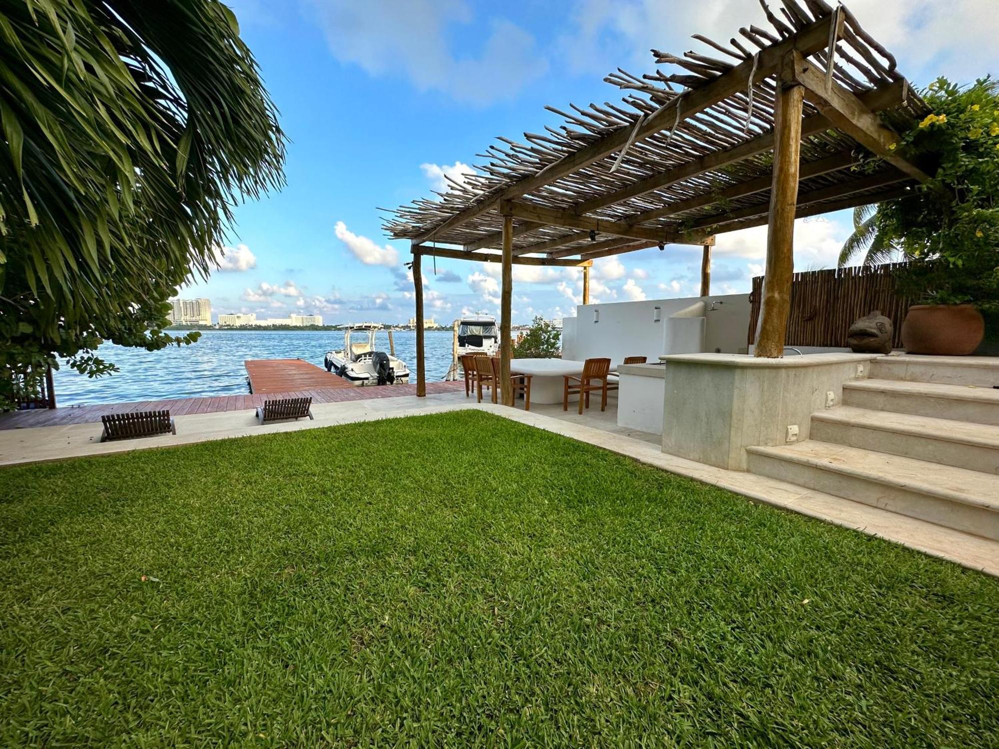 4br Lakefront With Private Pool By Solmar